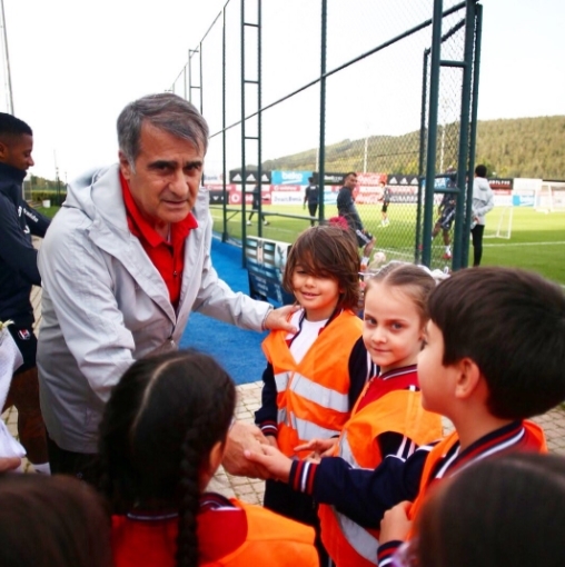 Beşiktaş antrenmanına öğrencilerden ziyaret - Görsel 1