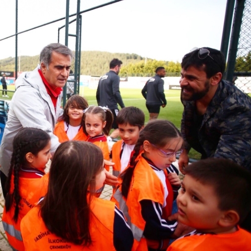 Beşiktaş antrenmanına öğrencilerden ziyaret - Görsel 2