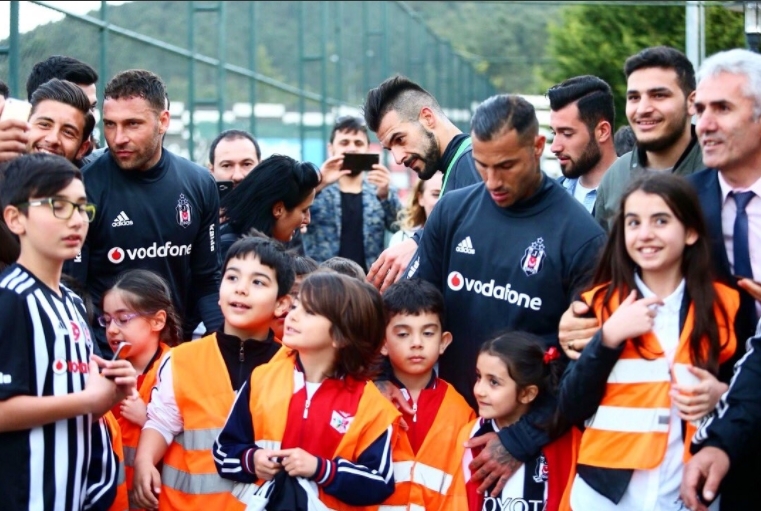 Beşiktaş antrenmanına öğrencilerden ziyaret - Görsel 5