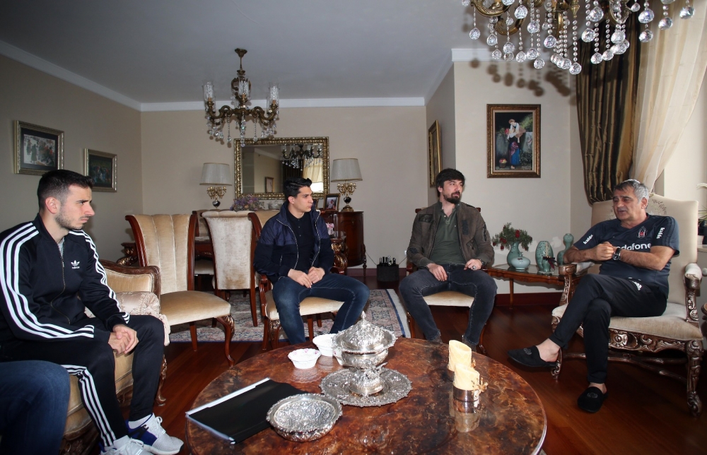 Kaptanlar, Şenol Güneş'i evinde ziyaret ettiler! - Görsel 1