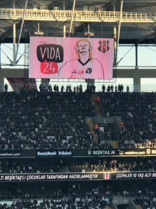 23 Nisan sebebiyle Beşiktaş kadrosu çocukların çizimleriyle verildi - Görsel 1
