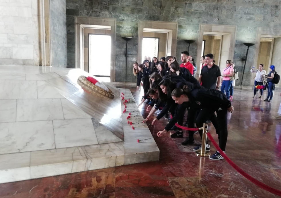Beşiktaş Yıldız Kız Futbol Takımı Anıtkabir’i ziyaret etti - Görsel 1