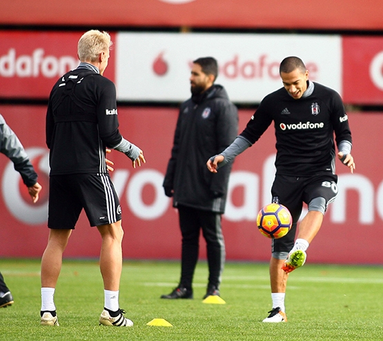 Beşiktaş'ın bugünkü antrenmanından kareler - Görsel 2