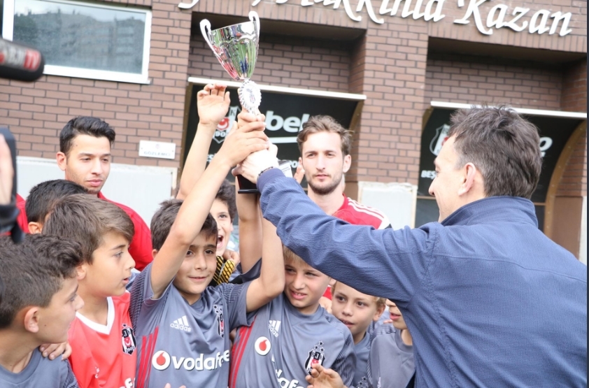 İşte Beşiktaş U-10 Takımı'nın şampiyonluk sevinci - Görsel 4
