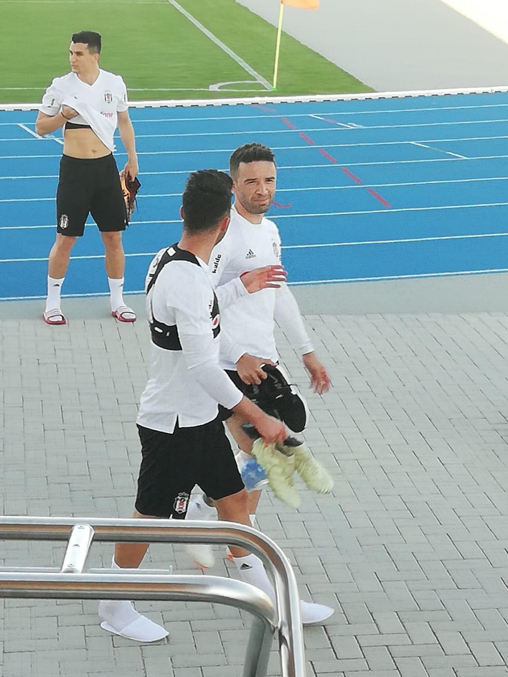 Beşiktaş, Slovakya’daki ilk antrenmanını yaptı! İşte Slovakya'dan kareler - Görsel 2