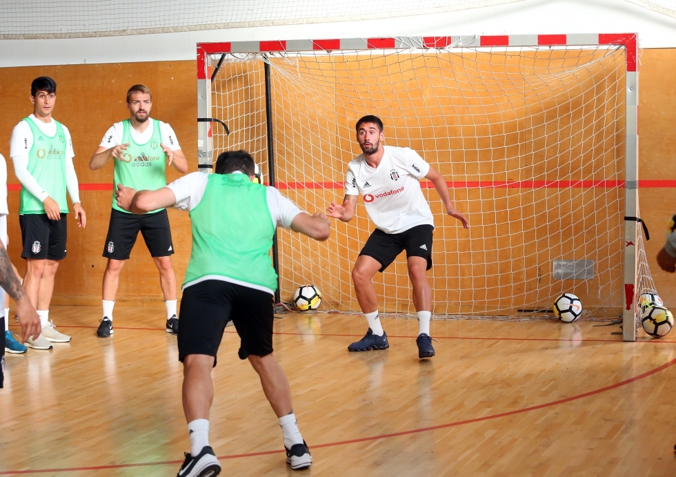 Beşiktaş'ın akşam antrenmanından kareler - Görsel 11