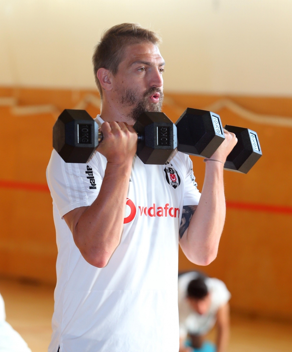 Beşiktaş'ın akşam antrenmanından kareler - Görsel 15