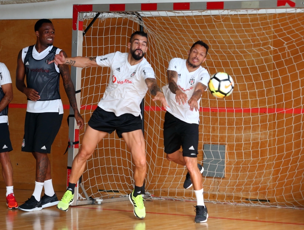 Beşiktaş'ın akşam antrenmanından kareler - Görsel 19