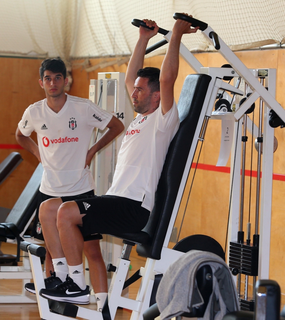 Beşiktaş'ın akşam antrenmanından kareler - Görsel 21