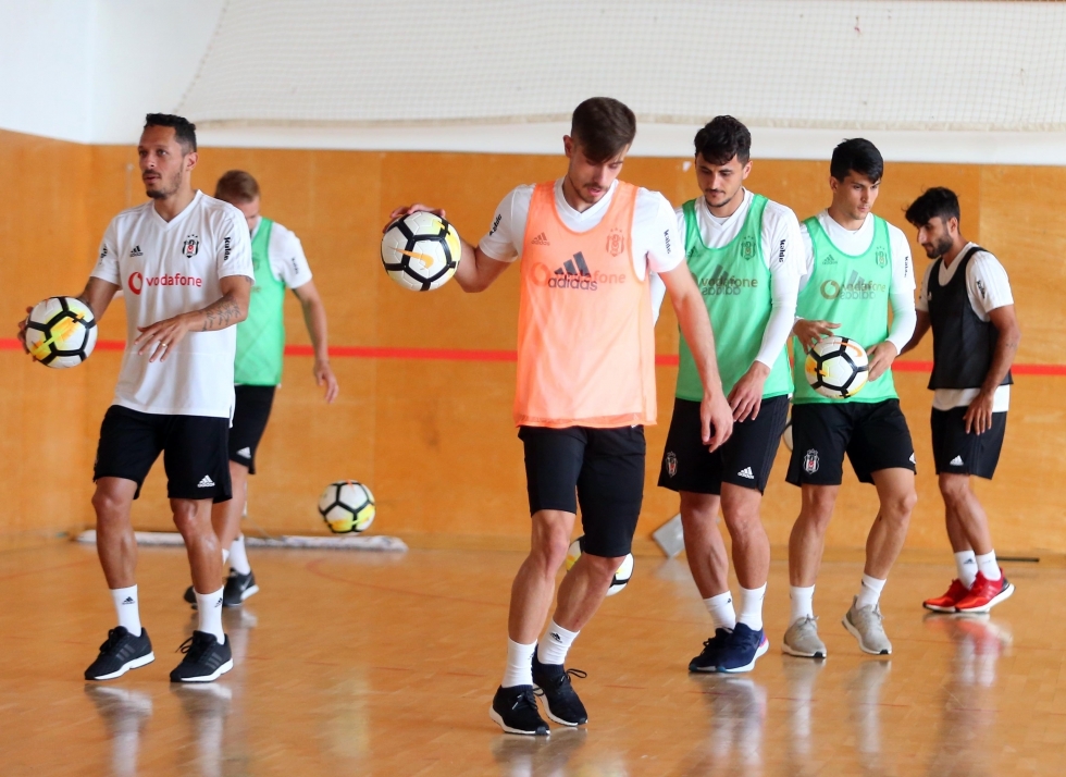 Beşiktaş'ın akşam antrenmanından kareler - Görsel 7