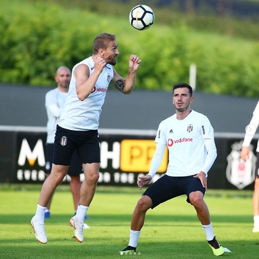 Beşiktaş yeni sezon hazırlıklarını sürdürüyor! İşte akşam antrenmanından kareler - Görsel 1