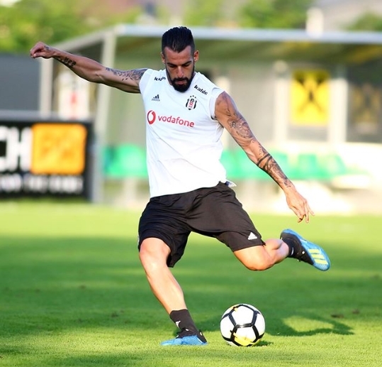 Beşiktaş yeni sezon hazırlıklarını sürdürüyor! İşte akşam antrenmanından kareler - Görsel 3