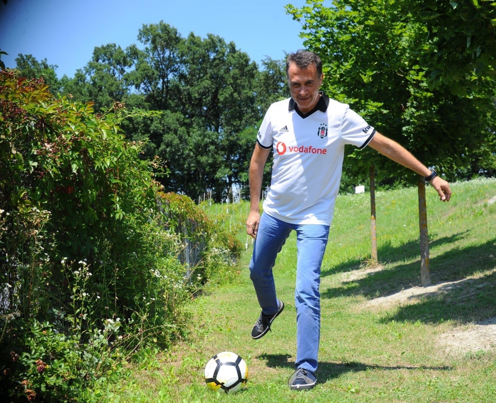 Beşiktaş Başkanı Fikret Orman, sahaya indi - Görsel 1