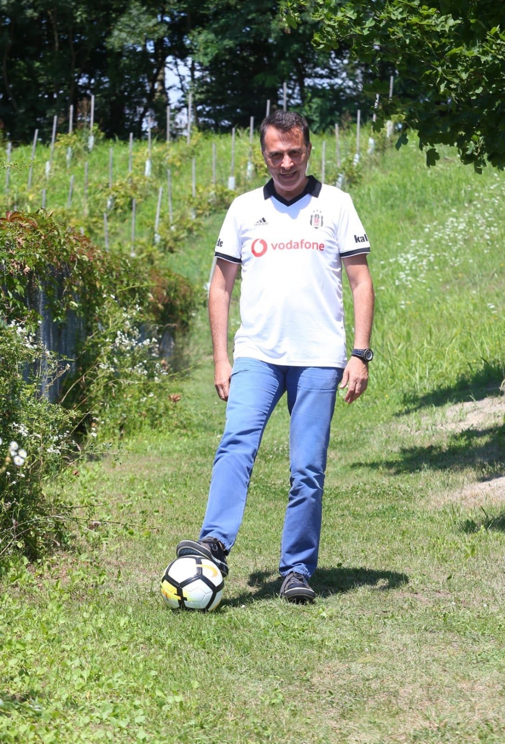 Beşiktaş Başkanı Fikret Orman, sahaya indi - Görsel 6