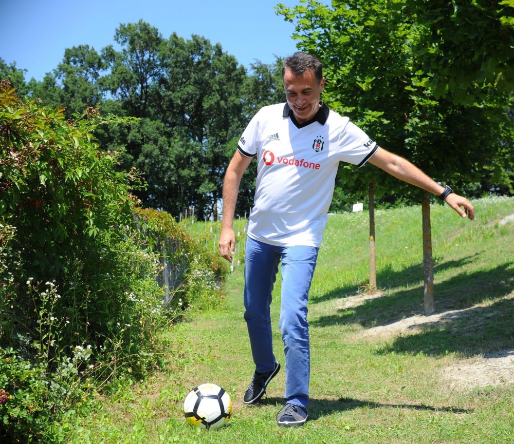Beşiktaş Başkanı Fikret Orman, sahaya indi - Görsel 8