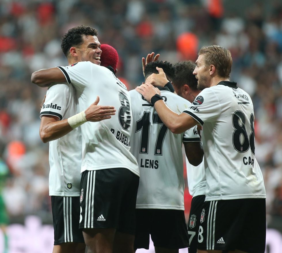 İşte kare kare Babel ve Pepe'nin gol sevinçleri - Görsel 10
