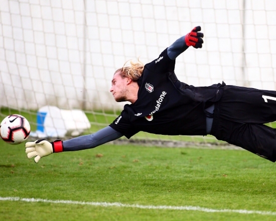 Loris Karius Beşiktaş'ta ilk antrenmanına çıktı - Görsel 2
