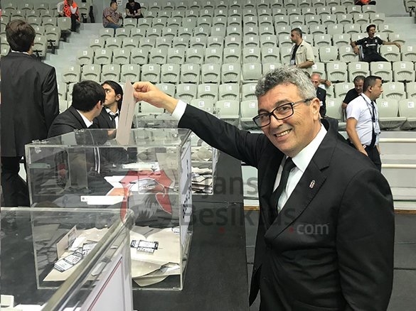 Beşiktaş'ta oy kullanma işlemi devam ediyor... İşte oy kullanan yönetim kurulu üyeleri - Görsel 1