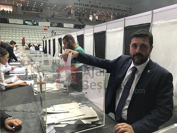 Beşiktaş'ta oy kullanma işlemi devam ediyor... İşte oy kullanan yönetim kurulu üyeleri - Görsel 2