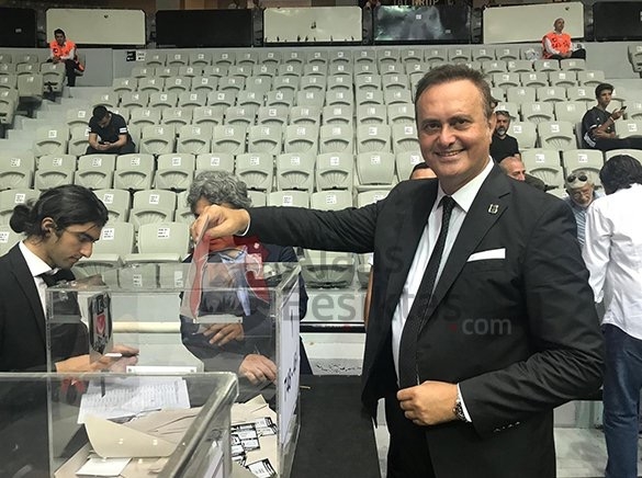 Beşiktaş'ta oy kullanma işlemi devam ediyor... İşte oy kullanan yönetim kurulu üyeleri - Görsel 4