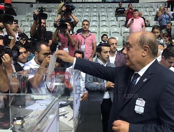 Beşiktaş'ta oy kullanma işlemi devam ediyor... İşte oy kullanan yönetim kurulu üyeleri - Görsel 6