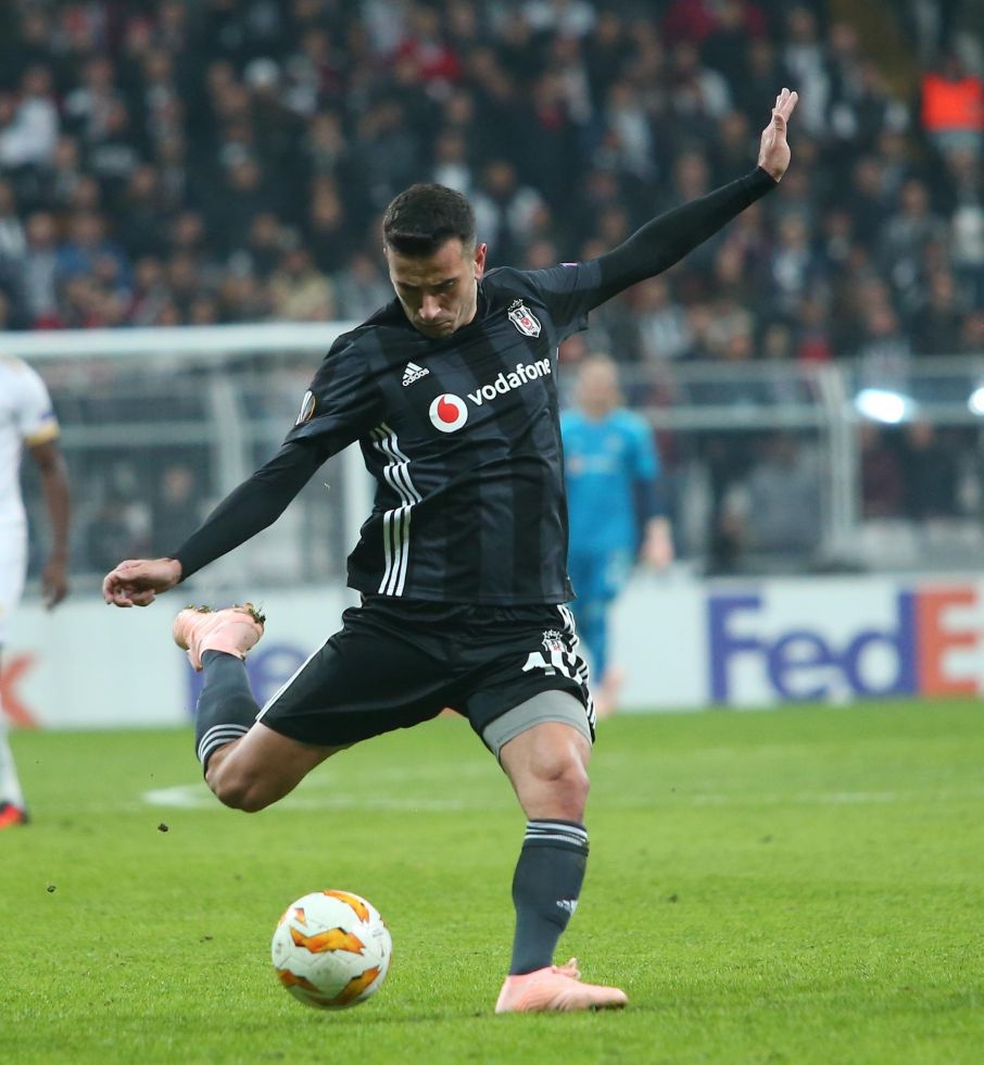 Beşiktaş - Genk maçının ilk yarısından kareler - Görsel 9