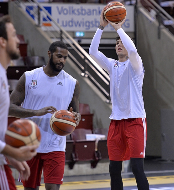Beşiktaş maç öncesi son antrenmanını yaptı - Görsel 9