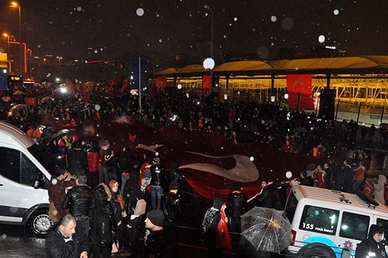 Beşiktaş'ta büyük buluşma! Taraftarlar teröre karşı bir arada! - Görsel 17