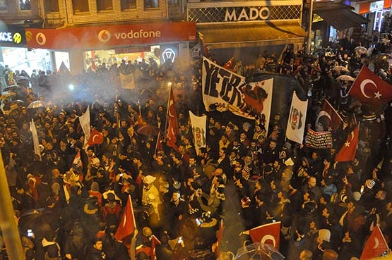 Beşiktaş'ta büyük buluşma! Taraftarlar teröre karşı bir arada! - Görsel 20