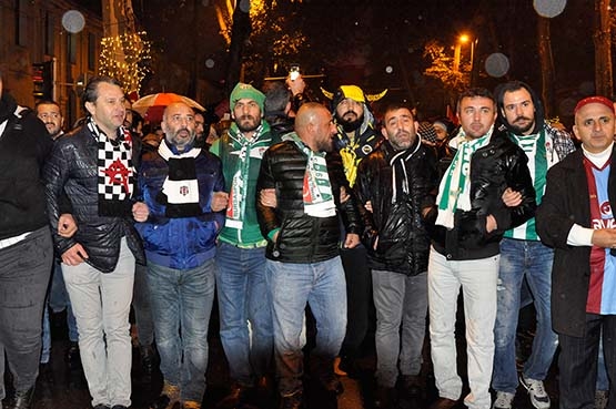 Beşiktaş'ta büyük buluşma! Taraftarlar teröre karşı bir arada! - Görsel 27