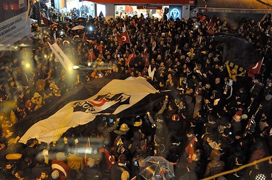 Beşiktaş'ta büyük buluşma! Taraftarlar teröre karşı bir arada! - Görsel 28