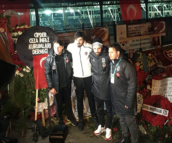 Olcay Şahan ve Tolga Zengin Şehitler Tepesi'ne gitti! - Görsel 5
