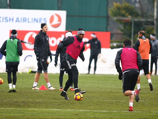 Beşiktaş'ta moraller yerinde... İşte bugünkü antrenmandan kareler - Görsel 15