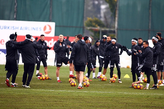 Beşiktaş'ta moraller yerinde... İşte bugünkü antrenmandan kareler - Görsel 16