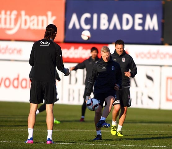 Beşiktaş'ın bugünkü antrenmanından kareler - Görsel 11