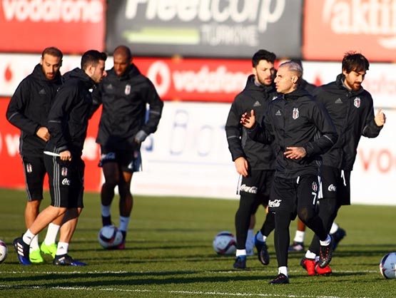 Beşiktaş'ın bugünkü antrenmanından kareler - Görsel 13