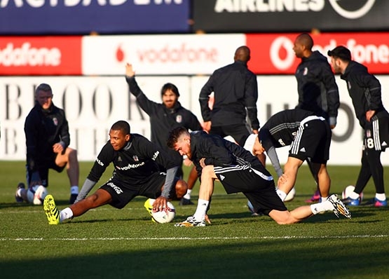 Beşiktaş'ın bugünkü antrenmanından kareler - Görsel 4