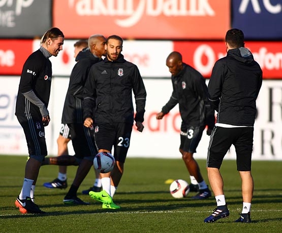Beşiktaş'ın bugünkü antrenmanından kareler - Görsel 9