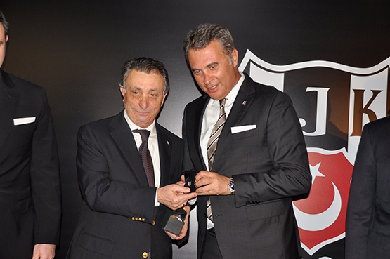 Beşiktaş'ta Divan Kurulu'nun yeni üyelerine rozetleri takıldı - Görsel 12