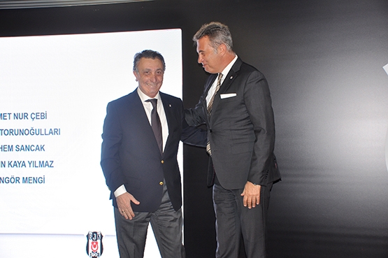 Beşiktaş'ta Divan Kurulu'nun yeni üyelerine rozetleri takıldı - Görsel 19