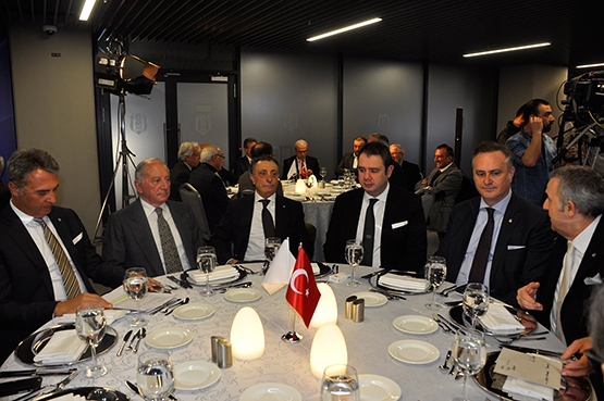 Beşiktaş'ta Divan Kurulu'nun yeni üyelerine rozetleri takıldı - Görsel 20