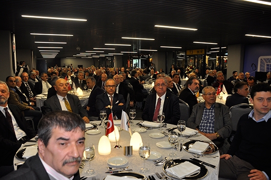 Beşiktaş'ta Divan Kurulu'nun yeni üyelerine rozetleri takıldı - Görsel 4