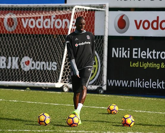Demba Ba ayağının tozuyla Nevzat Demir'de çalışmalara başladı - Görsel 11
