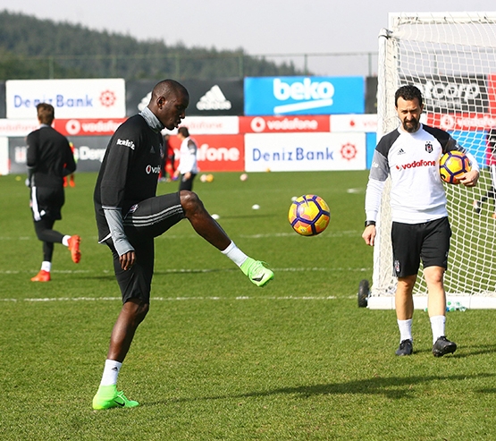 Demba Ba ayağının tozuyla Nevzat Demir'de çalışmalara başladı - Görsel 2