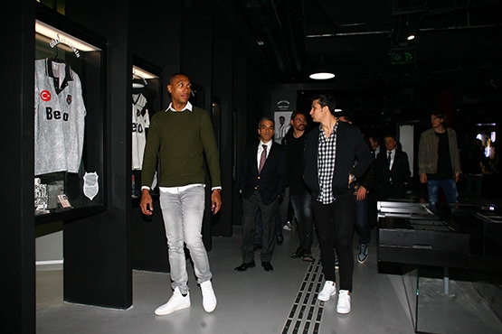 Beşiktaşlı futbolcular Beşiktaş JK Müzesi’ni ziyaret etti - Görsel 13