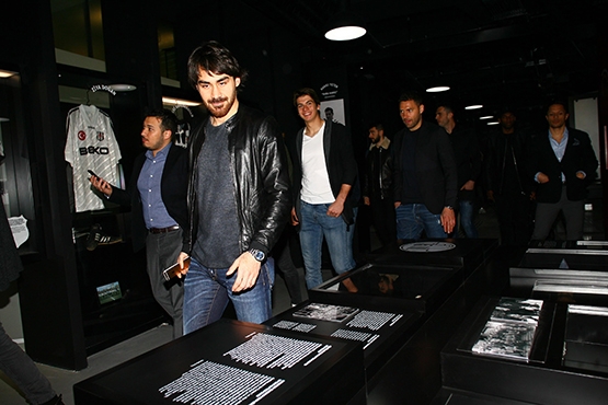 Beşiktaşlı futbolcular Beşiktaş JK Müzesi’ni ziyaret etti - Görsel 22
