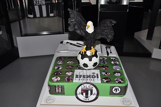Beşiktaşlı futbolcular Beşiktaş JK Müzesi’ni ziyaret etti - Görsel 24