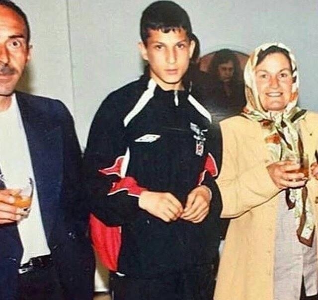 Beşiktaşlı futbolcuların çocukluk halleri - Görsel 5