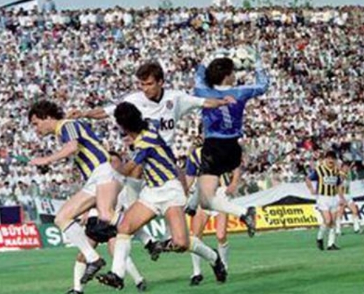 DERBİYE DOĞRU | İşte fotoğraflarıyla unutulmaz Beşiktaş Fenerbahçe derbileri - Görsel 9