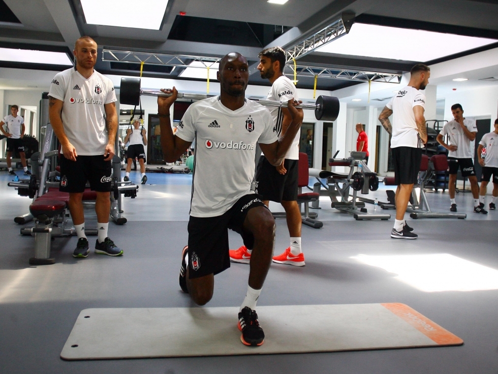 Beşiktaş salonda çalıştı... İşte antrenmandan kareler! - Görsel 1